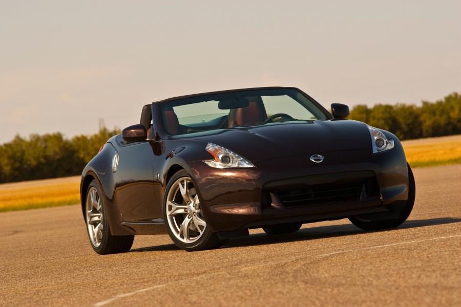  Nissan 370Z Roadster 2010 года  (фото 12 из 21)